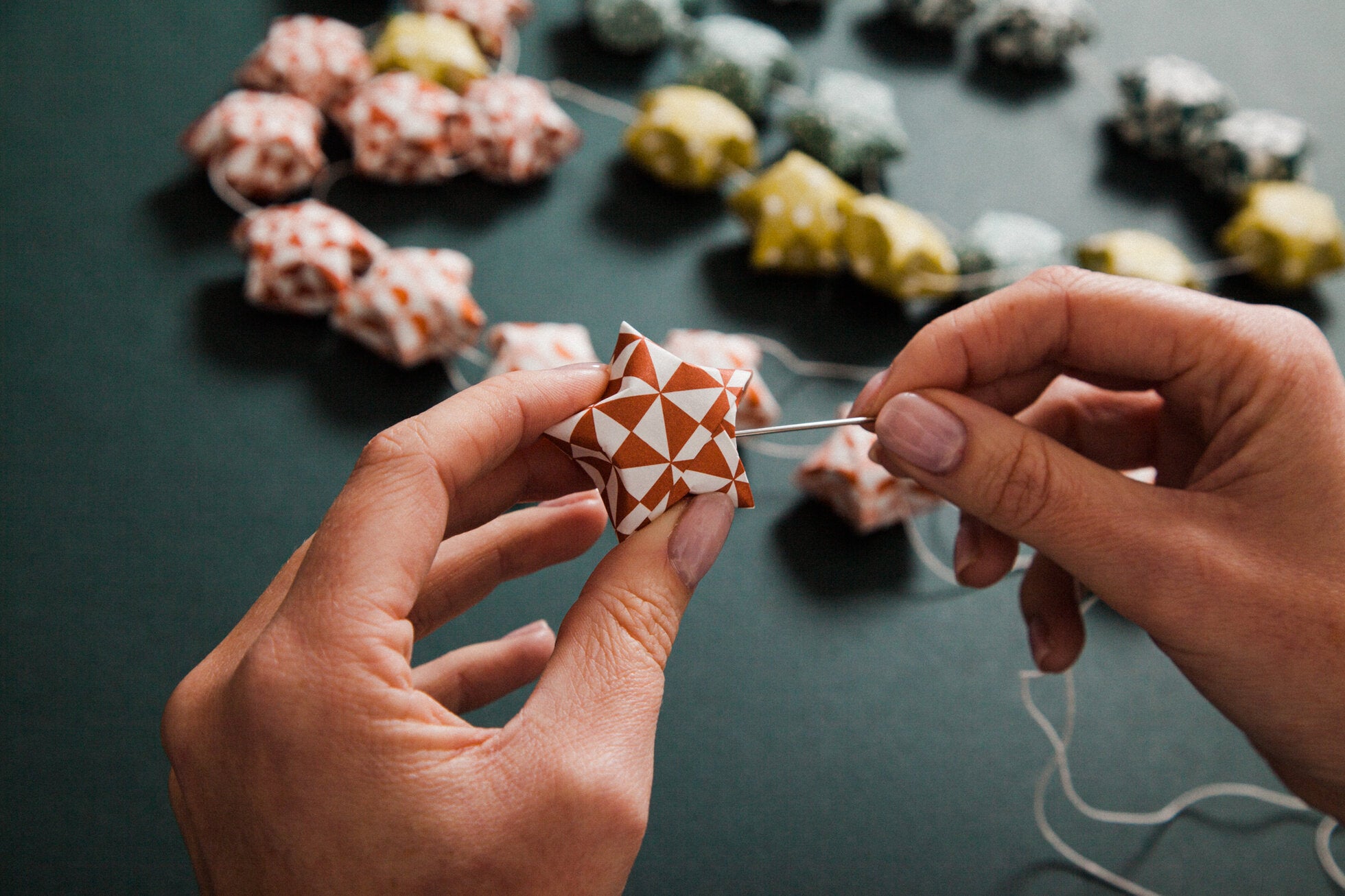 Комплект за изработка на хартиени гирлянди - Origami Star Garland