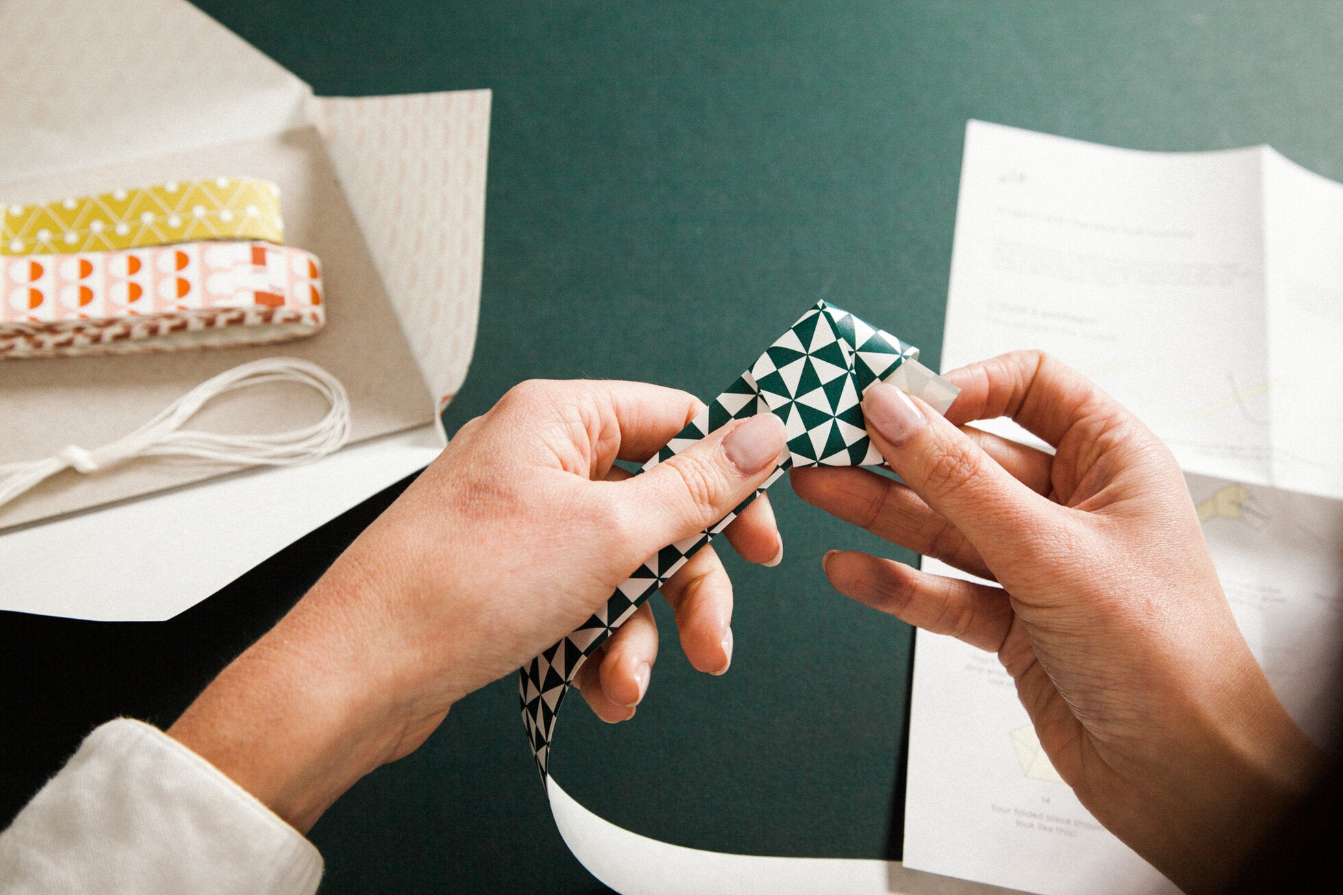 Комплект за изработка на хартиени гирлянди - Origami Star Garland